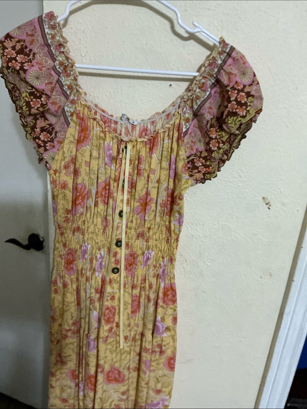 Women size medium Yellow Floral Maxi Dress with Puff Sleeves